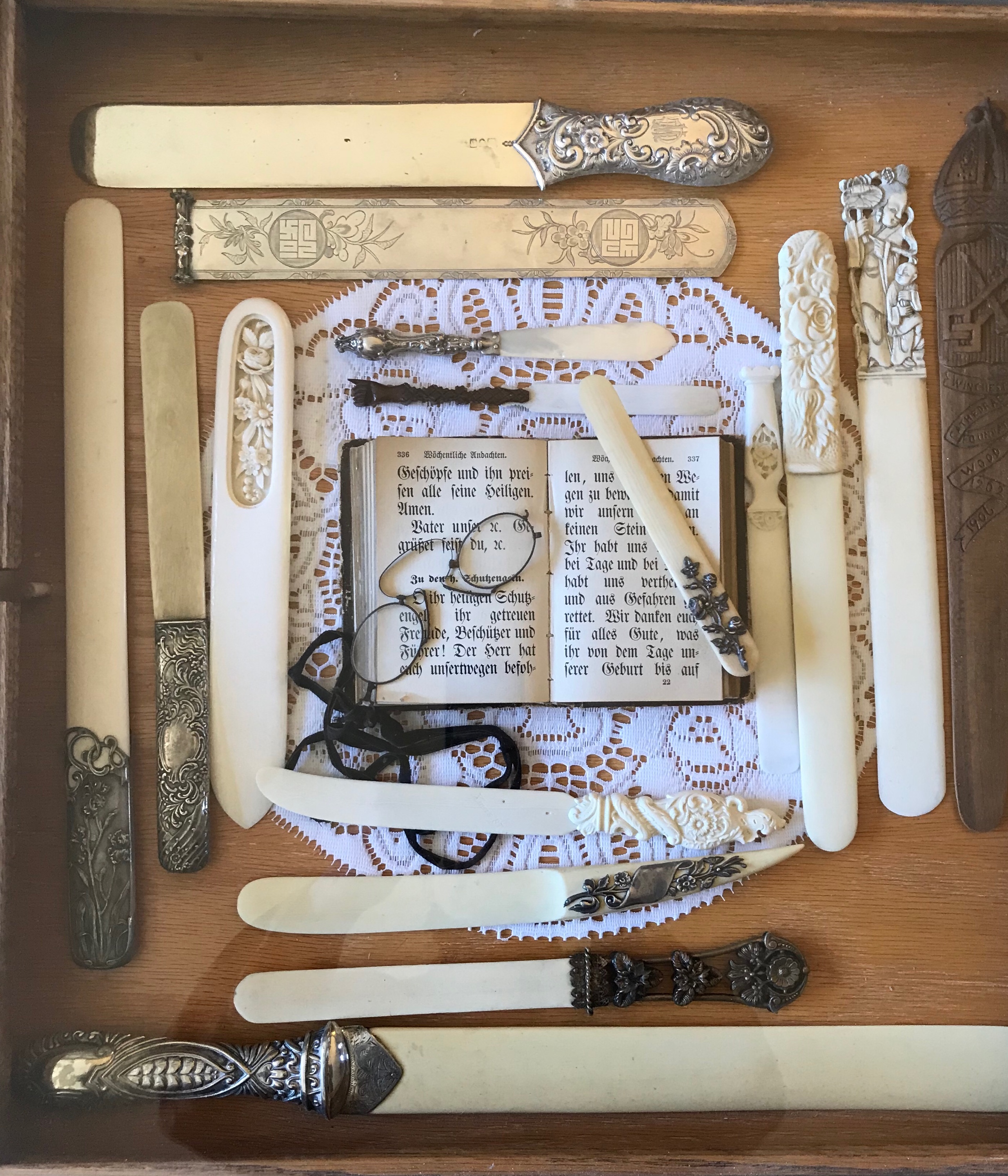 COLLECTIONS PAGE TURNERS